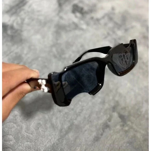 Women Sunglasses 2024 Trending Vintage Rectangle Notch Glasses Black Lenses - Picture 6 of 8